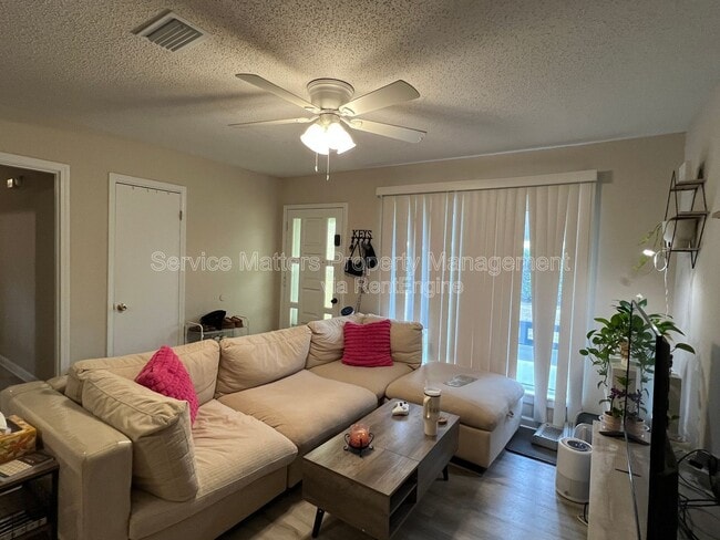 Photo - 303 Newcastle Dr