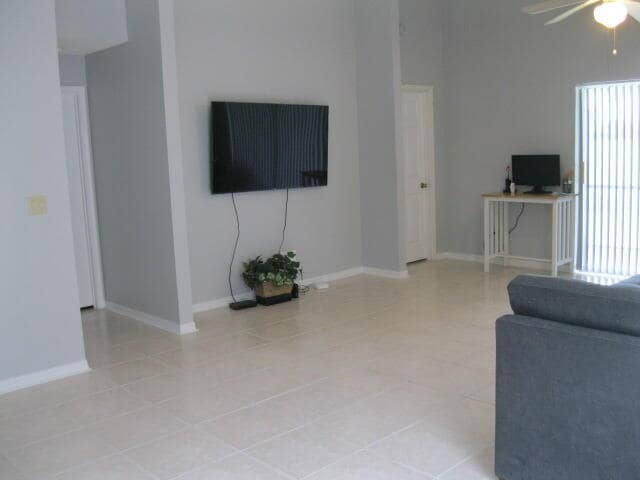 Photo - 816 NW Greenwich Ct