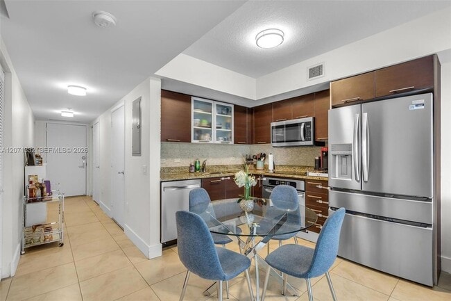 Photo - 41 SE 5th St Unidad 908