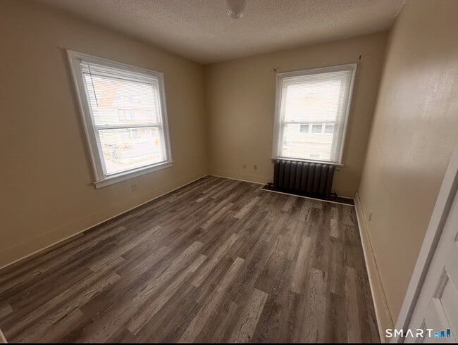 Photo - 26-28-28 Lenox St