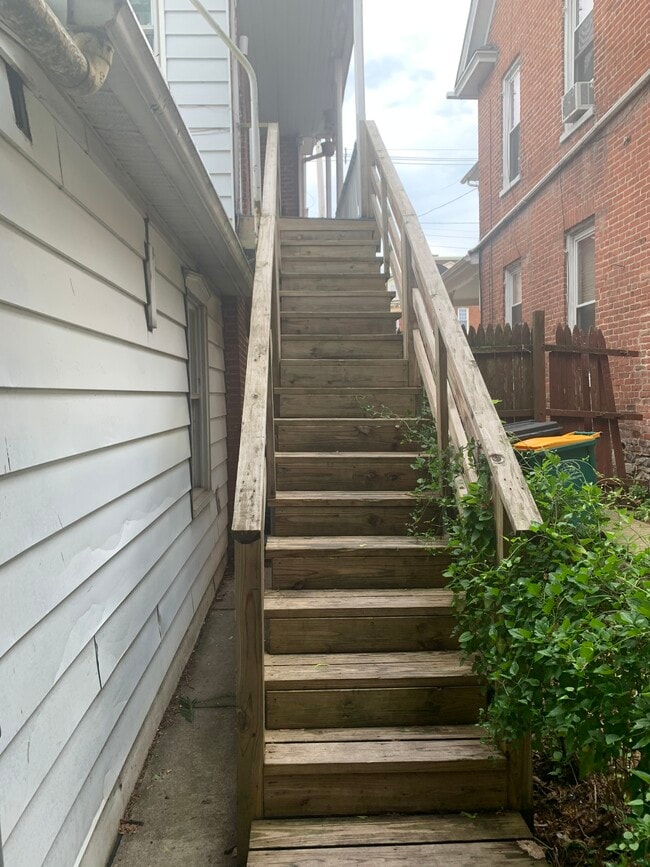 Steps leading to enterence. - 321 Lincoln Way W Unit 2nd Floor