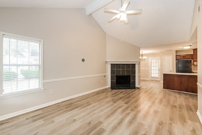 Photo - 1030 Nolan Ln