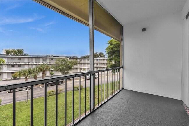 Photo - 1540 NE 191st St Unit 320
