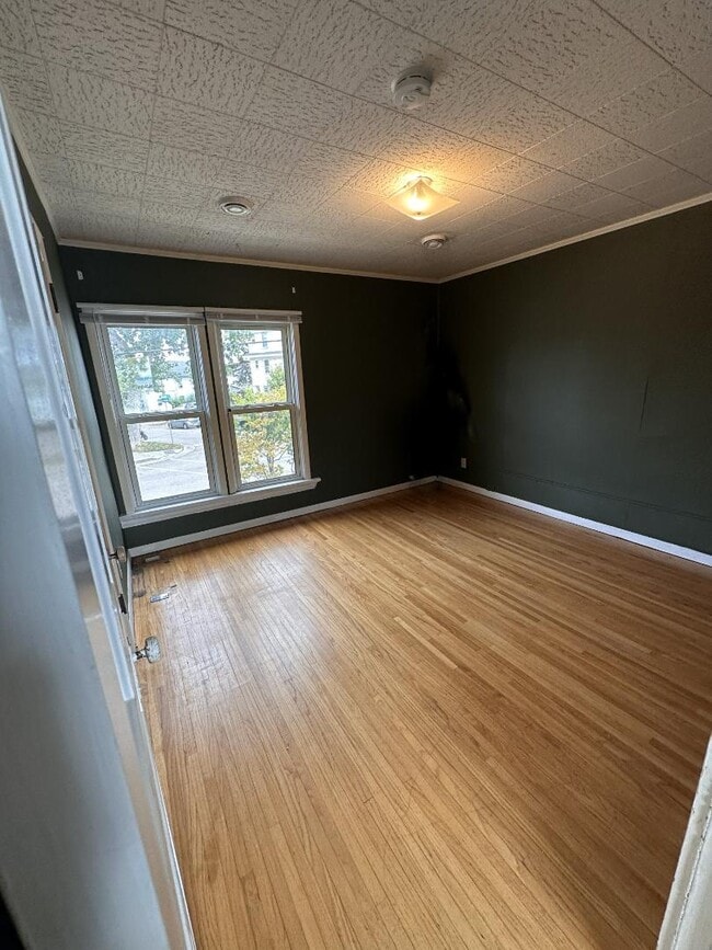 Photo - 751 Jenifer St