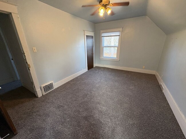 Photo - 325/327 3rd St NE Unit 327