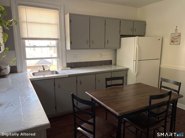 90 Oak St Unit 2
