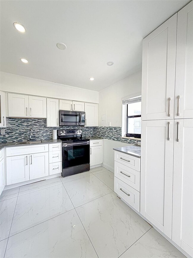 Photo - 240 NW 36th St