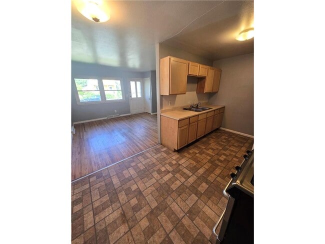 Photo - 1715 Polk St NE