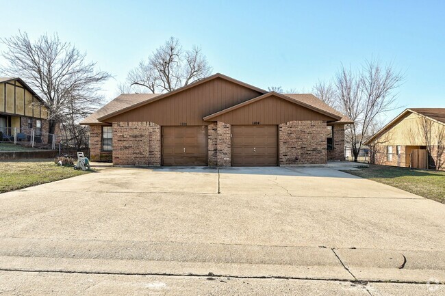 Building Photo - Tall Oaks Dr Duplex Unit 1104 Rental