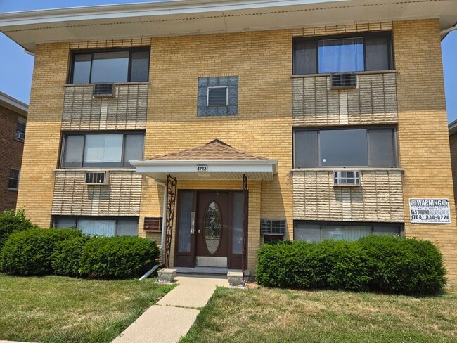 Building Photo - 4712 N Olcott Ave Unit 2W