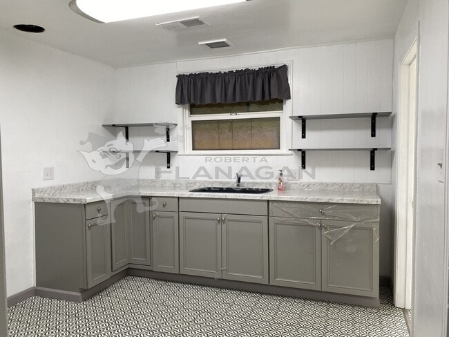 Photo - Charming 3 Bedroom/1.5 bathroom home with ...