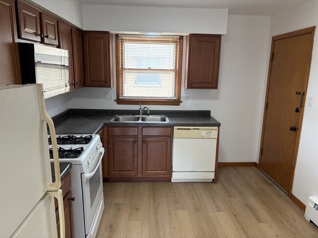 Photo - 18518 Wildwood Ave Unit 2W