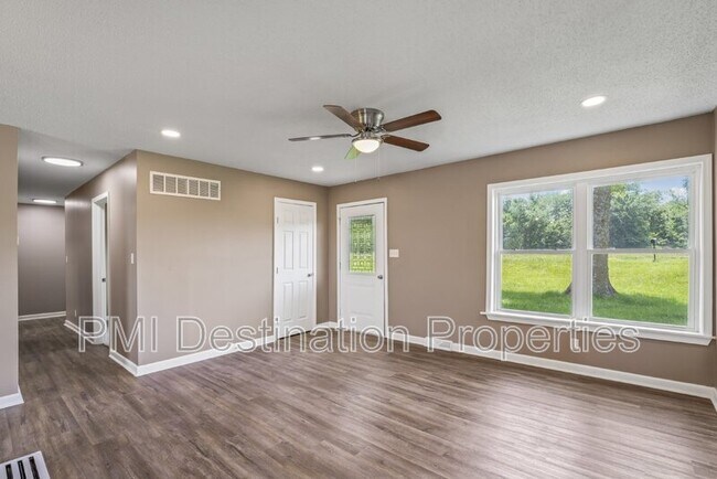 Photo - 16752 Santa Fe Trail