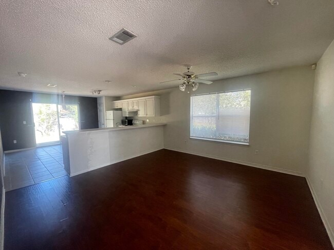 Photo - 106 Louise Dr