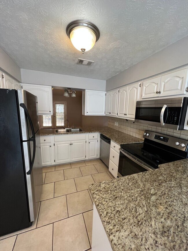 Pet Friendly fenced Duplex in Auburn for r... Rental House Rental in