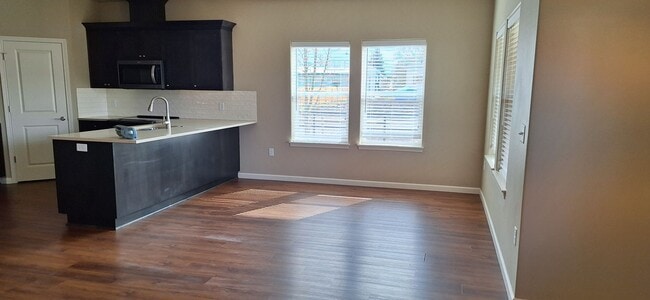 Photo - 253 Hill St NE