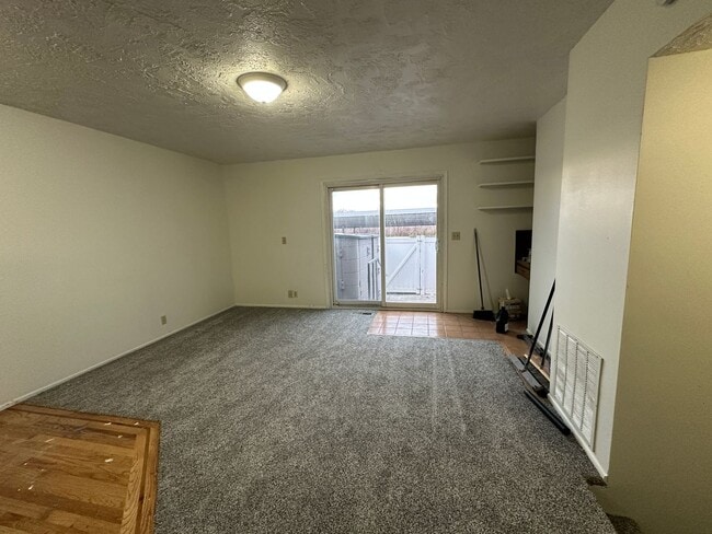 Photo - Spacious, three level, 4 Bed 2.5 bath Townhome in Ammon right behind the Walmart on Hitt.