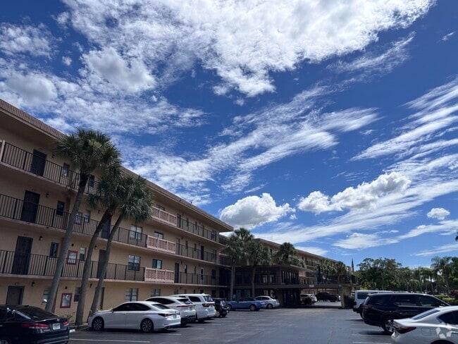Building Photo - 9370 SW 8th St Unit 407 Rental