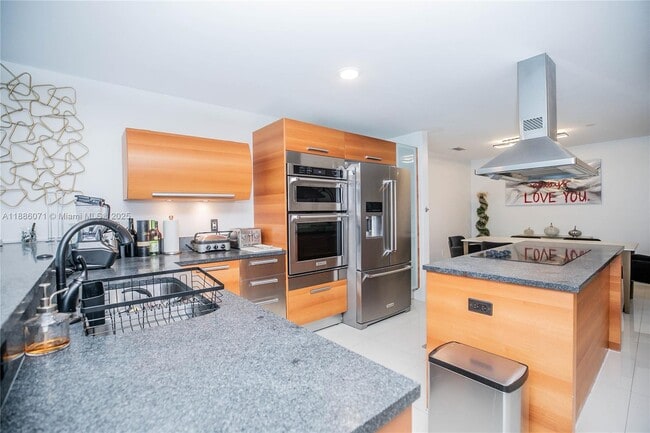 Photo - 2950 NE 188th St Unidad 124