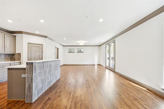 Photo - 5804 Hudson St