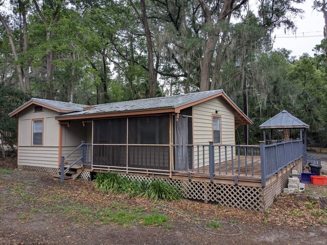 Photo - 104 NW 23rd Dr
