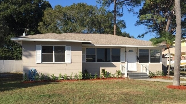 Building Photo - Spacious 4BR Home with Fenced Yard, Screened Patio & Updated Interior – 1,354 Sq Ft