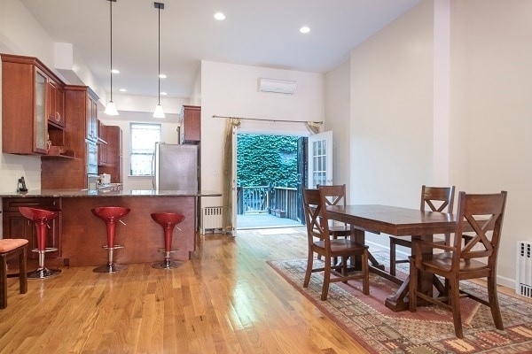 Photo - 733 Saint Nicholas Ave