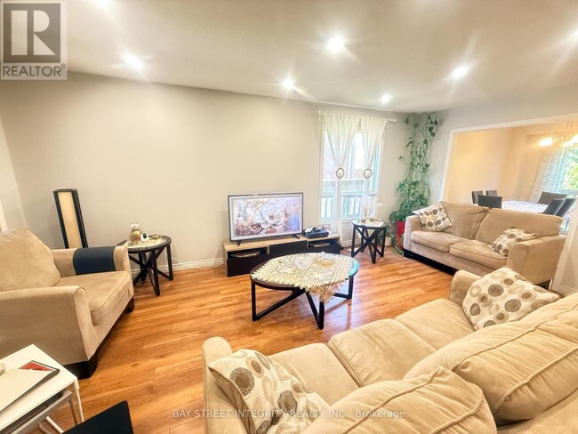 Photo - 2087 Golden Orchard Trail