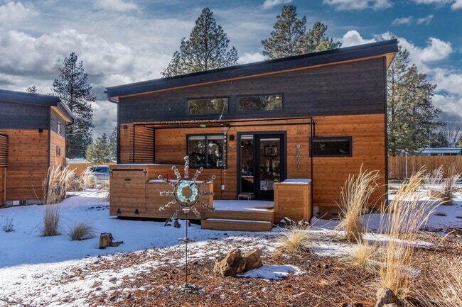 Building Photo - Hiatus Hideaway #3 - Close to Old Mill - S... Rental