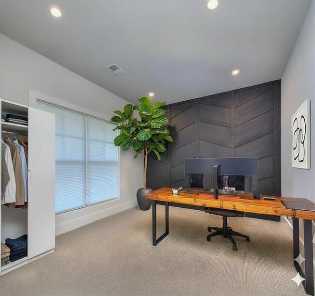 Photo - 419 McInnes Cir