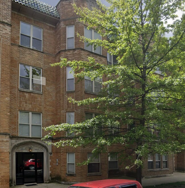 Photo - 3439 W Belle Plaine Ave Unidad 1w