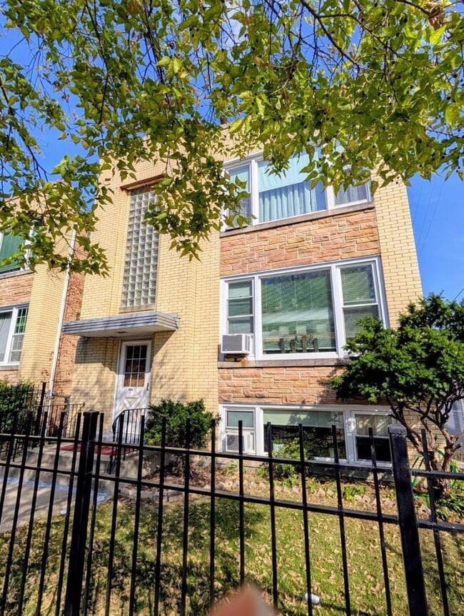 Building Photo - 5615 N Kimball Ave Unit 2