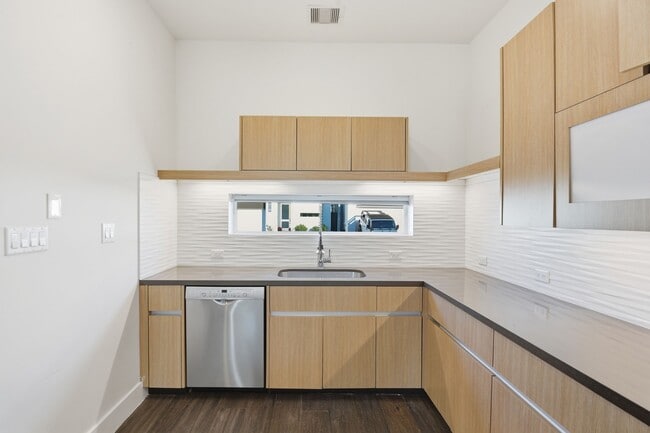 Photo - 5519 Paraiso Pl