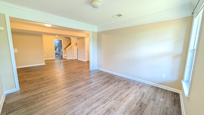 Photo - 211 Shirley Square SE
