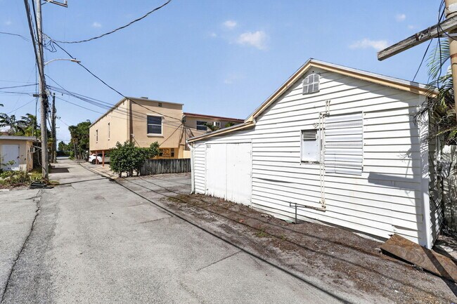 Photo - 311 N Federal Hwy Unit 9