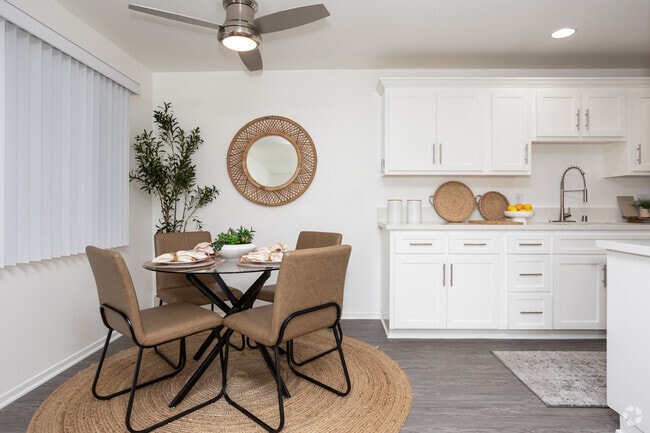 2BR, 1BA - 950SF - Dining Room