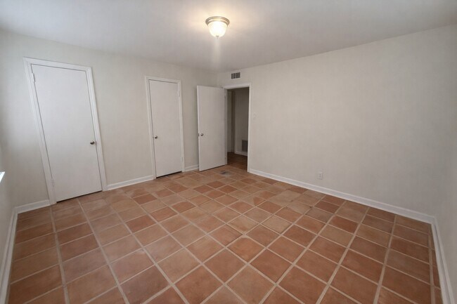 Photo - 1928 North Blvd Unit 01