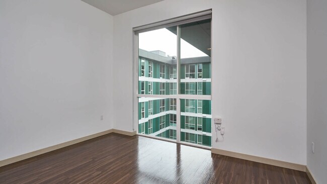 Living Room with Hard Surface Flooring - Odin