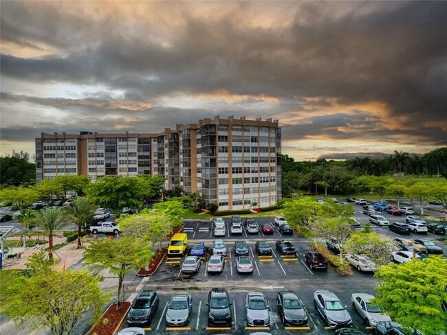 Building Photo - 1100 St Charles Pl Unit 708