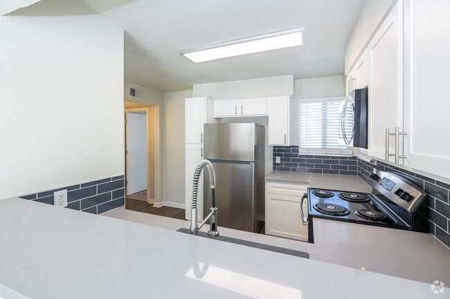 2BR, 2BA - 1,192SF - Kitchen