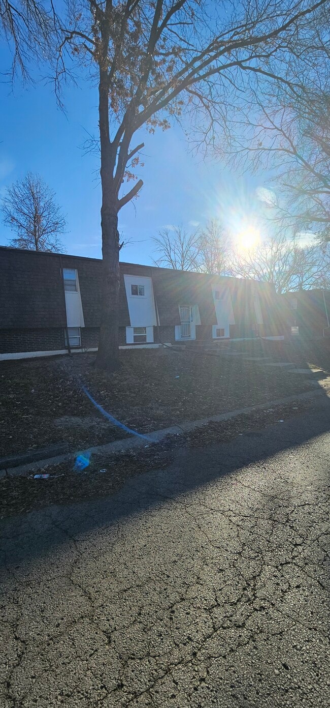 Photo - 711 N 70th St