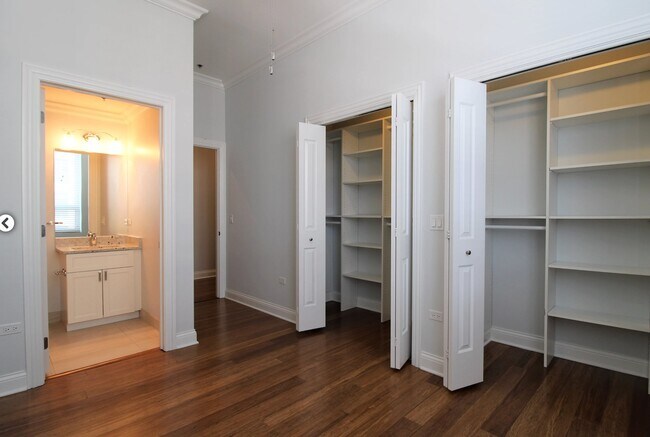 Photo - 1601 W Warren Blvd