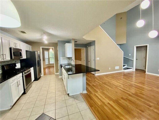 Photo - 9020 Friarbridge Dr