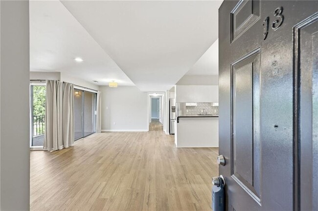 Photo - 605 Candler St Unit B13
