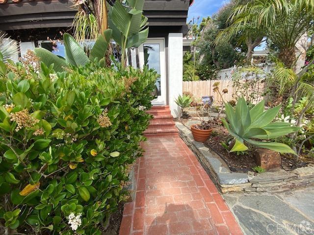 Building Photo - 122 S Rios Ave Rental