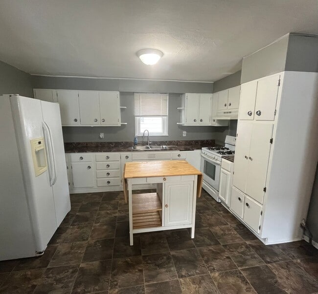 Photo - Three Bedroom house in Roxana