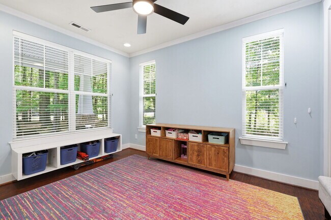 Photo - 1041 Scenic Blvd