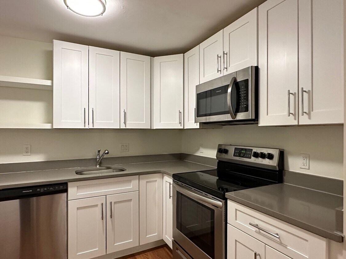 Huge 2 bed located near the Green Line wit... - Huge 2 bed located near the Green Line wit...