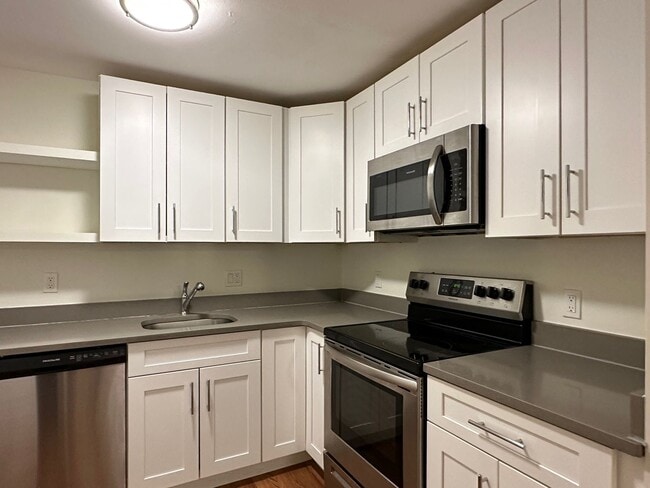Huge 2 bed located near the Green Line wit... - Huge 2 bed located near the Green Line wit... House
