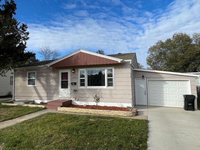 Building Photo - Spacious 3-Bedroom, 2-Bathroom Home – West Side Location